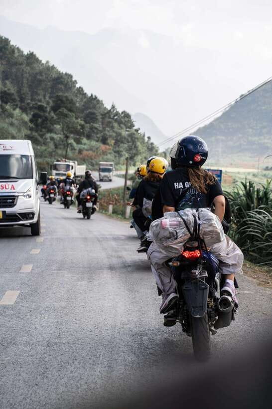 3 Days Motorbike Ha Giang Cheers Tour - Day 1 on the road: Ha Giang to Dong Van