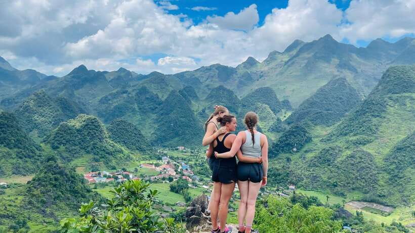 4-day Motorbike Ha Giang Loop Luxury Tour With Easy Rider - Night 0: the long ride from Hanoi to Ha Giang