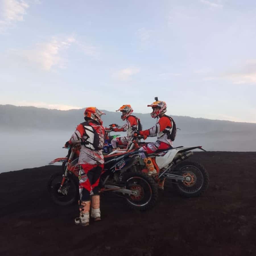 Bali: Extreme Dirt Bike Experience in Nature - The role of Hendra and the local riding team