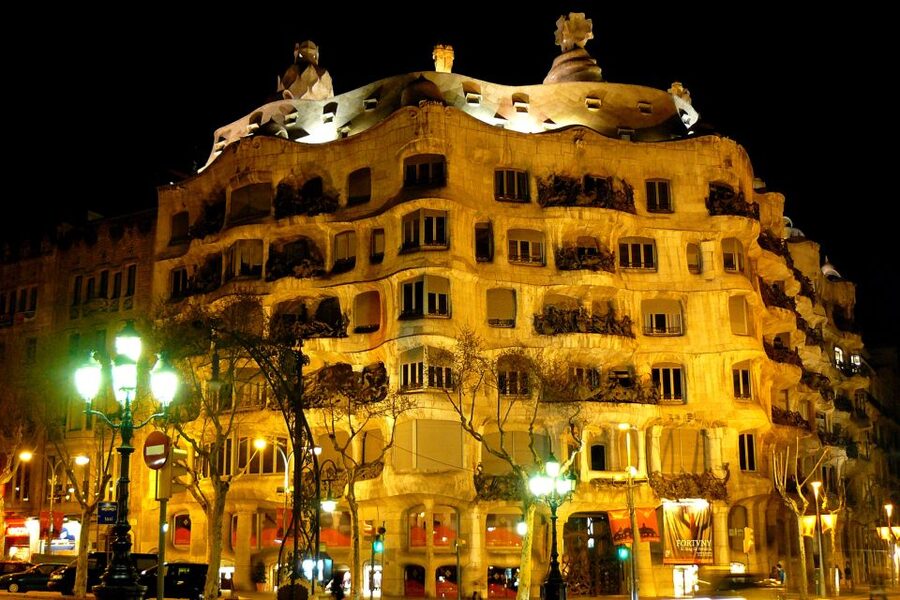 Barcelona: Night Tour on Sidecar Motorcycle - Pickup, clothing, and evening timing