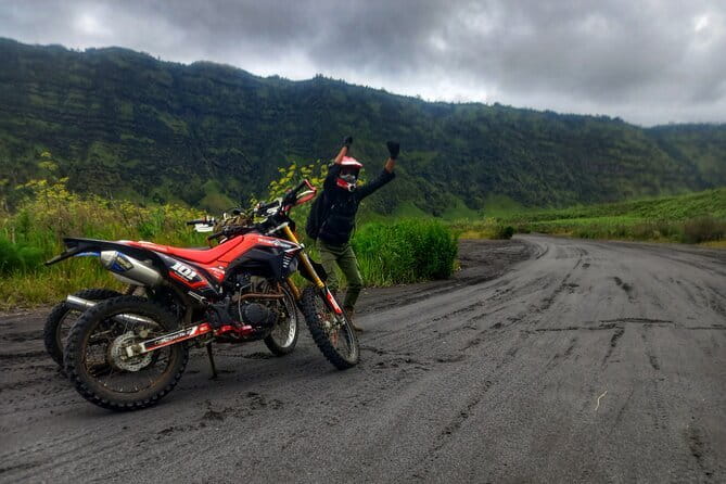 Bromo Guided Dirt Bike Adventuring Tour - From Rojopasang Lor to the park