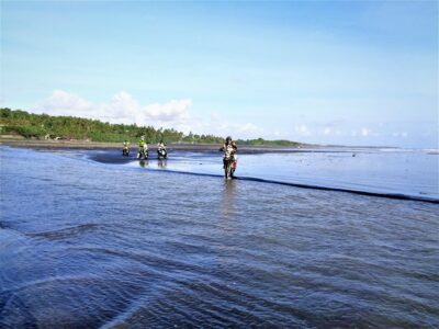 Dirt Bike Tours with fully trained Guides – full day tours with relax time frame