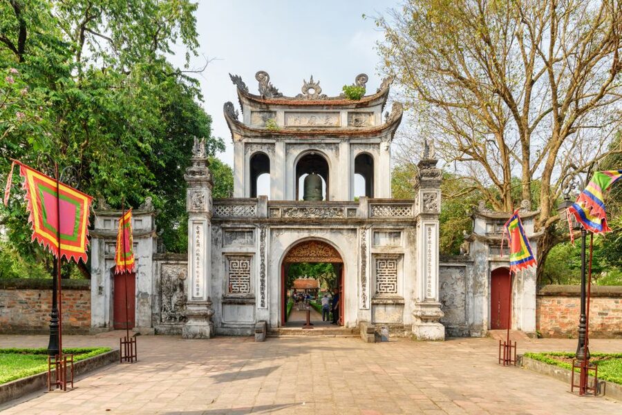 Discover Hanoi Train Street and Treasure on a Motorbike Tour - The train street finale