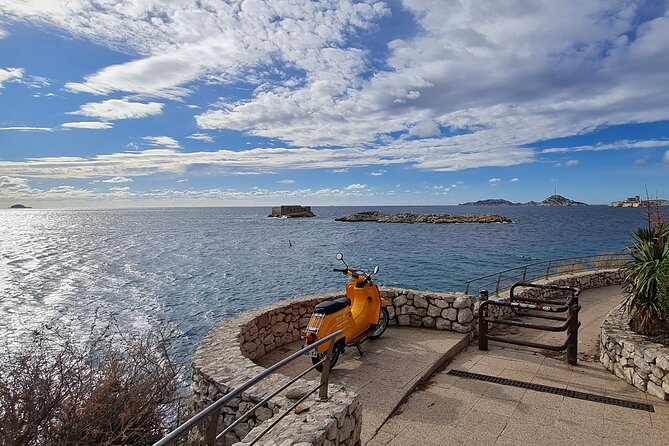 E-motorbike virtual guided tour in Marseille - Extending the ride to the Calanques