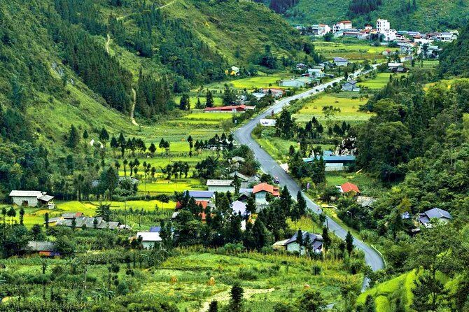 From Ha Noi: Ha Giang Motorbike Loop Tours (Group) - Day 2: Bac Sum Pass, Heaven Gate, and Dong Van