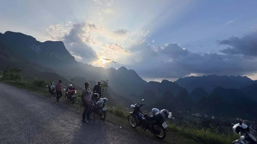 From Hanoi: 3-Day 2-Night Ha Giang Loop Easy Rider Tour - Vuong Palace and the first night in Dong Van
