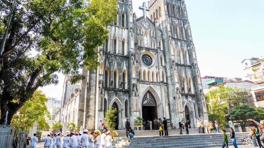 Half-Day Hanoi Foodie Tour by Motorbike - Why a motorbike fits Hanoi better than a bus