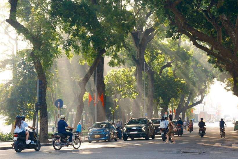 Hanoi: Private Motorbike Tour with Highlight Local Food - Tran Quoc Pagoda beside West Lake
