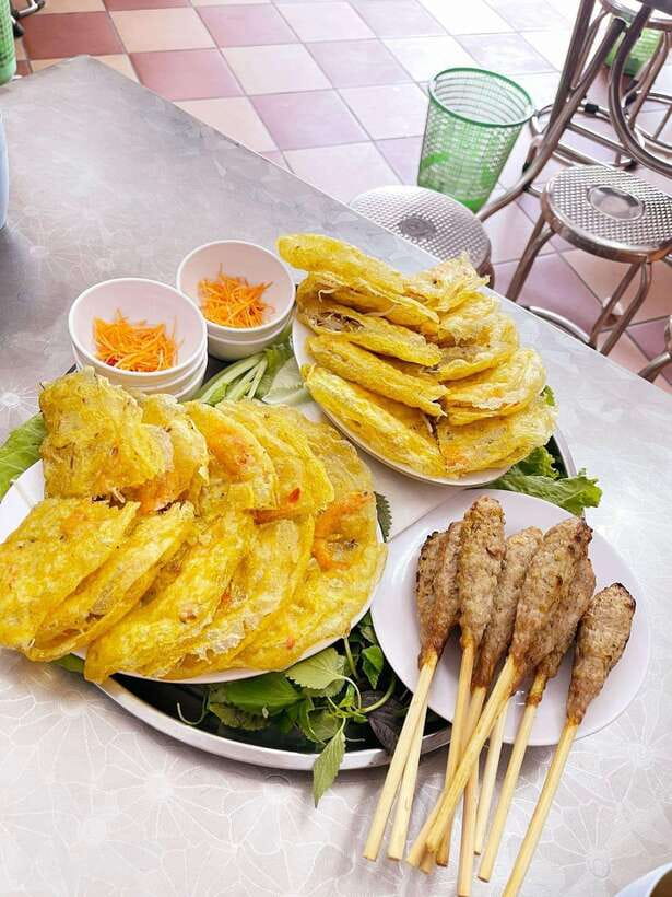 Hanoi: Private Motorbike Tour with Highlight Local Food - Pho Roll, Stir-fried Pho, and drinks