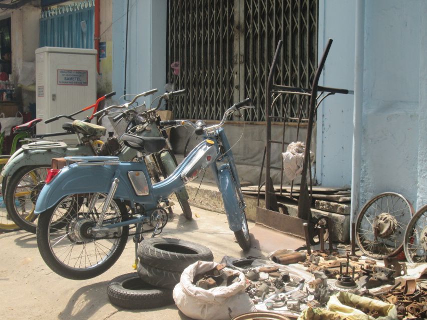 Ho Chi Minh City: Saigon Morning Markets Tour by Motorbike - Chinese wholesale and Cambodian market life