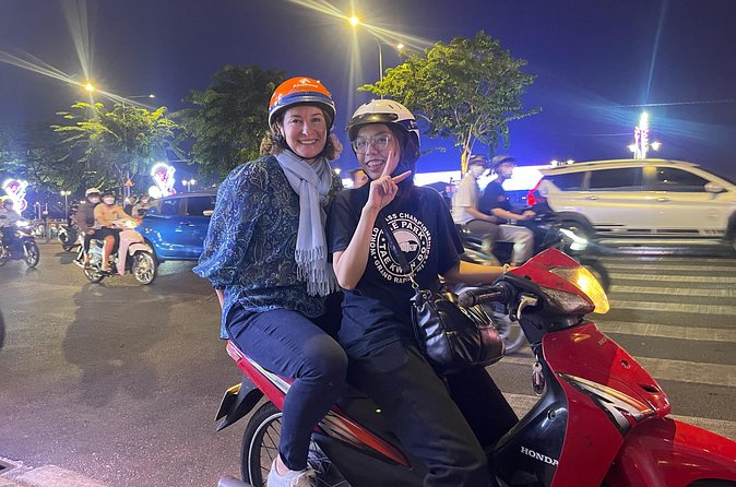Ho Chi Minh city Sightseeing or Midnight nightlife by motorbike - Meeting the guides and feeling safe on the roads