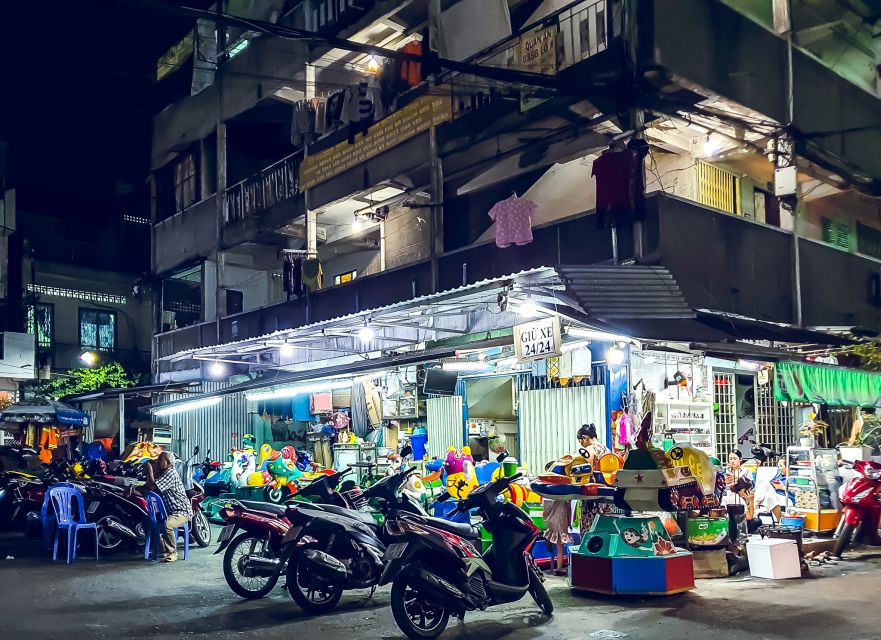 Ho Chi Minh City: Street Food and Sightseeing by Motorbike - The old apartment in District 3