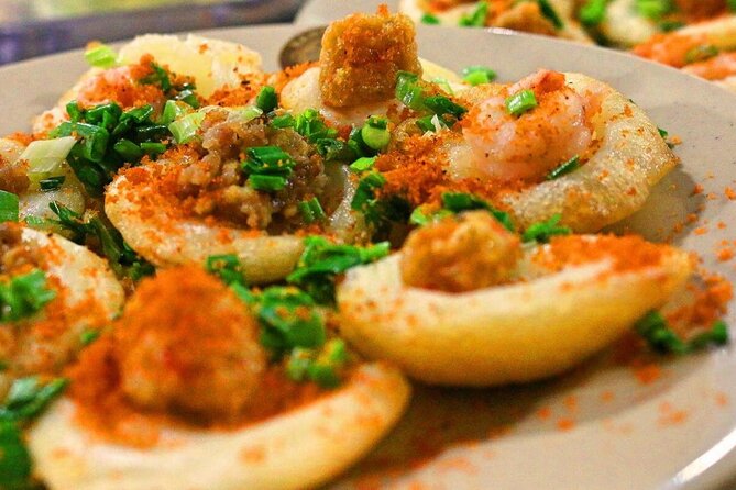 Ho Chi Minh City: Street Food & Sightseeing Tour with Local Guide - Stop 4: Nguyễn Thiện Thuật apartment lanes