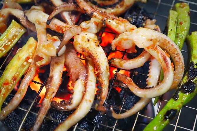 Ho Chi Minh City: Street Food & Sightseeing Tour with Local Guide - Stop 5: Trần Nhân Tôn and a market dessert