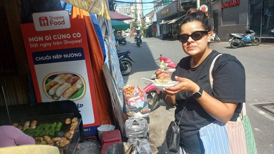 Ho Chi Minh: Explore the city by motorbike - Coffee, snacks, and a taste of daily life