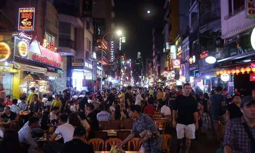 Ho Chi Minh: Tasty Vegan Food and local Beer by Motorbike - District 10 and the city beyond the center