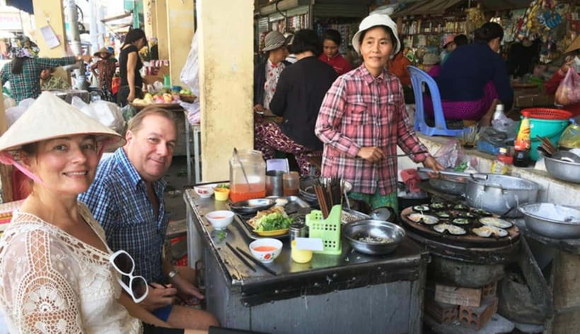 Ho Chi Minh: Tasty Vegan Food and local Beer by Motorbike - Meeting your guide and facing Saigon traffic