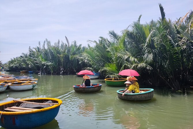 Hoi An Countryside Discovery Tour By Motorbike - Local food - Weaving a sleeping mat by hand