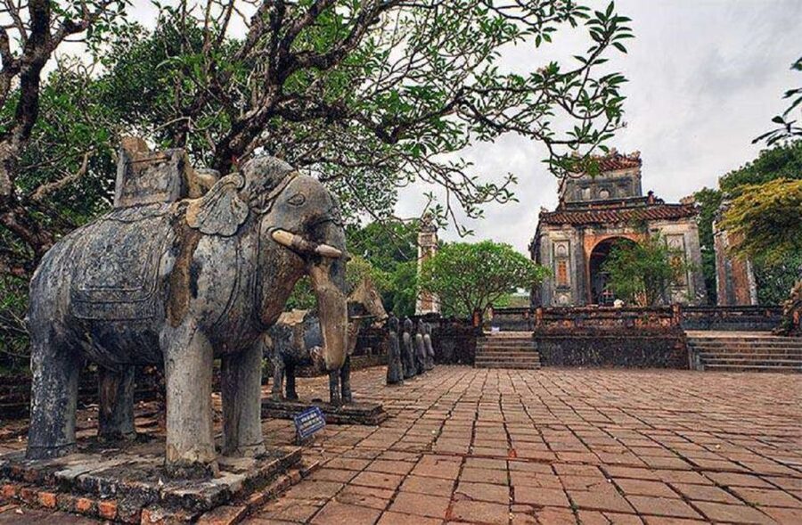 Hue City Motorbike Tour to Countryside, Pagoda & Royal Tombs - Tu Hieu Pagoda and the royal eunuchs