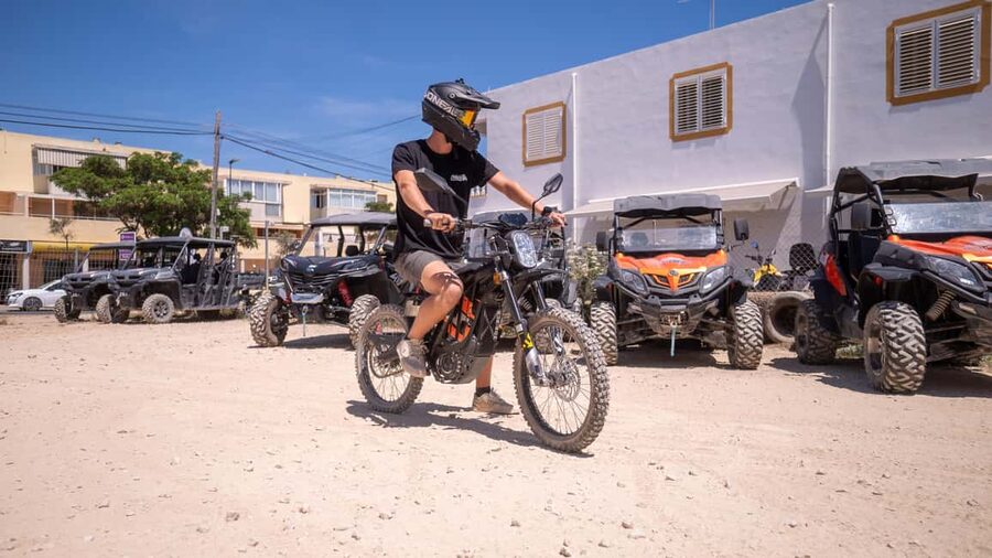 Ibiza: Tour con moto cross eléctrica Surron - Playa d’en Bossa for a slower pause