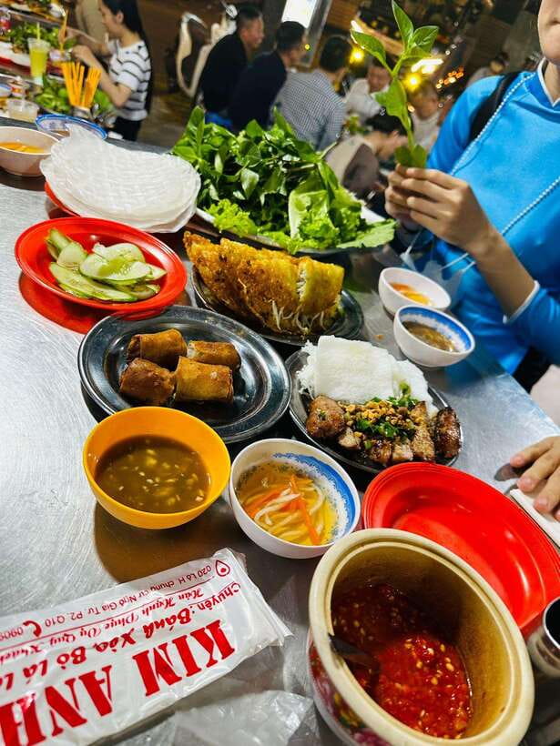 KISSTOUR | Motorbike Food Tour Female Drivers in Ho Chi Minh - Why a Scooter Is the Right Way to Eat in Saigon