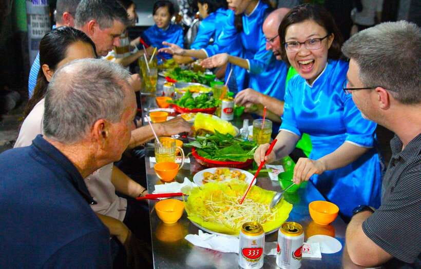 KISSTOUR | Motorbike Food Tour Female Drivers in Ho Chi Minh - First Stop: Noodle Soup With a Local Point of View