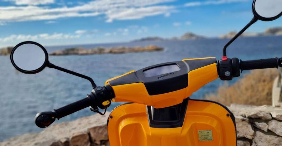 Marseille: Electric Motorcycle Rental with Smartphone Guide - Battery Range and Riding Modes