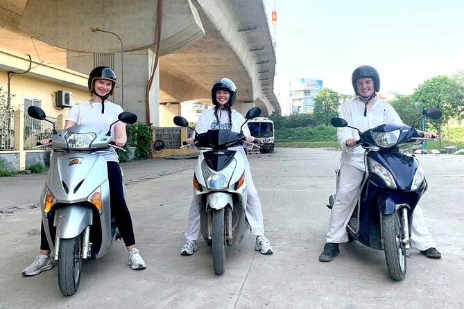 Motorbike Lesson in Hanoi - West Lake and the Tay Ho point of view