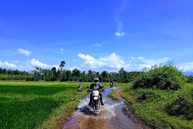 Motorcycle Dirt Bike 2 Days Off The Beaten Track + Privater Room - A fast route through Ha Giang’s mountain country