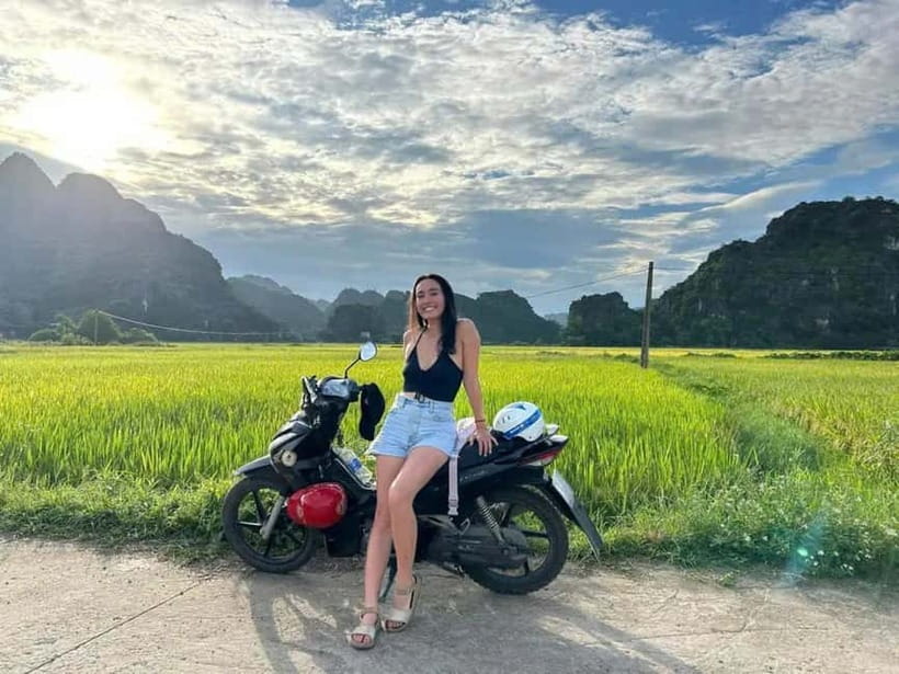 Ninh Binh Sunset Motorbike: Mua Cave, Coi Khe & Hoa Lu Town - The 500-step climb at Mua Cave