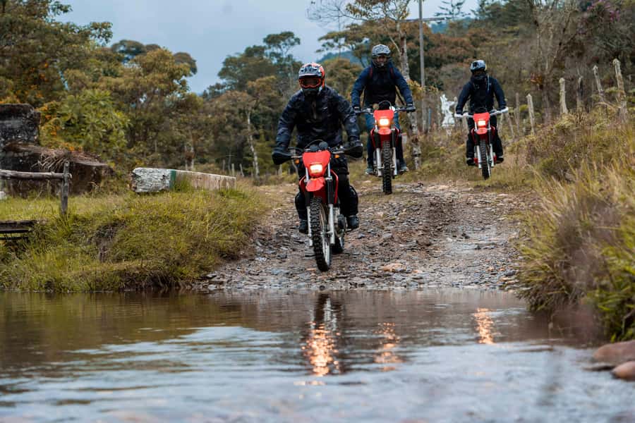 Off-road motorcycle adventure through the Medellín mountains - Learning the bike before the trail