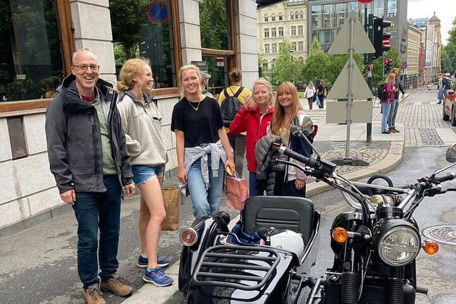 Oslo: 2-Hour Retro Motorcycle Sidecar City Tour - Vigeland Park and its stone and bronze figures