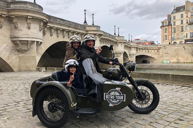 Paris Vintage Sidecar Tour – Emily in Paris highlights - Luxembourg Gardens and the Panthéon