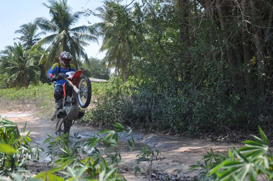 Pattaya: Full-Day Guided Enduro Tour with Meal - Lunch beside a fishing pond