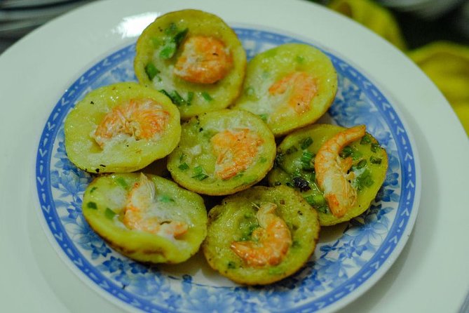 Private Street Food Motorbike Tour in Ho Chi Minh City - District 10: flowers, night food, and a change of pace