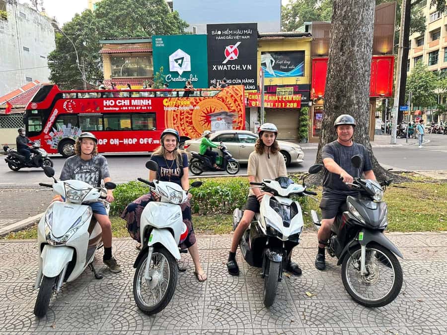 Private Tour: Visit 5 Districts In Ho Chi Minh By Motorbike - Beef noodles and the old method at Cheo Leo Coffee