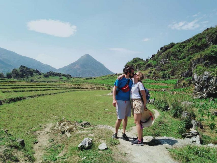 Sa Pa: Private Guided Tour on a Motorbike with Lunch - Comparing Hmong and Red Dao communities
