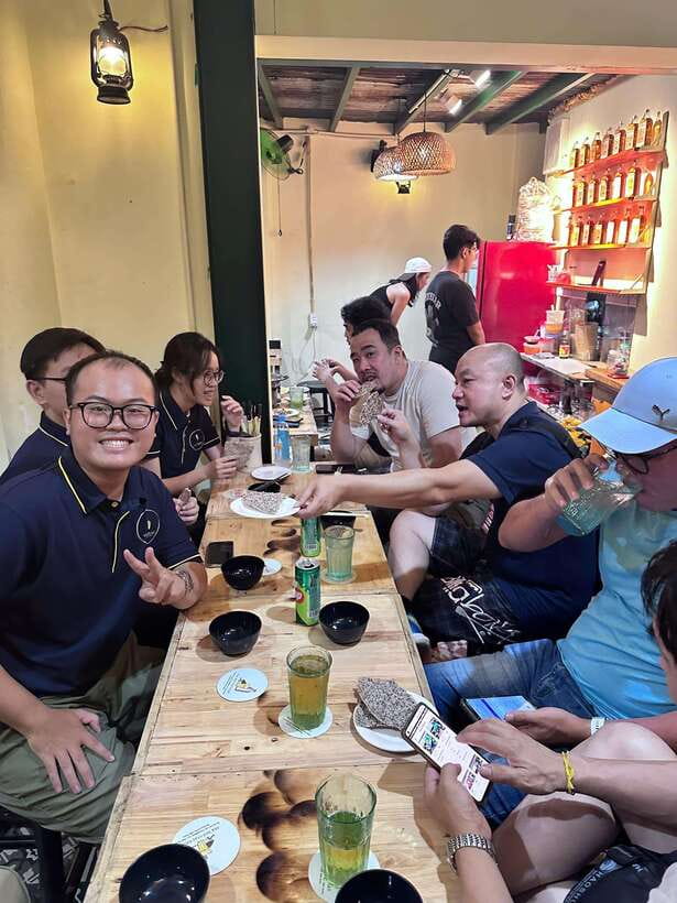 Saigon: Craft Beer & Local Food Experience Tour On Motorbike - Stop 6: Dinner, more beer, and the final secret stop