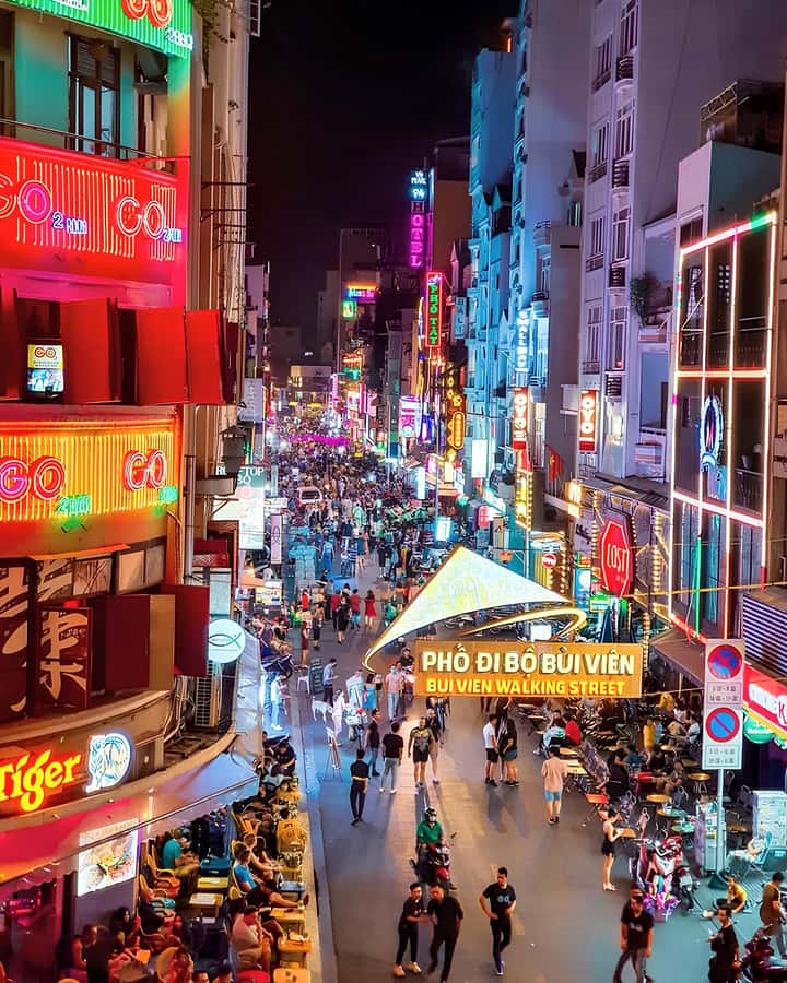 Saigon: Half-Day City Tour by Motorcycle - District 1: colonial buildings and young Saigon