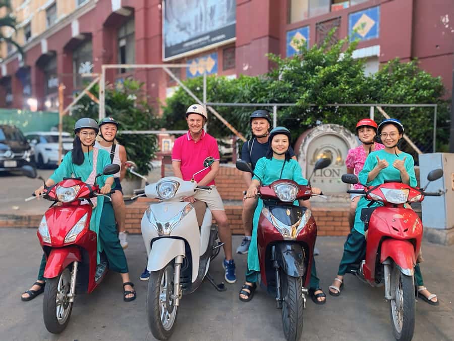 Saigon: Street Food Tasting & Sightseeing Tour by Motorbike - Chuối nướng and bánh khọt show two sides of street food