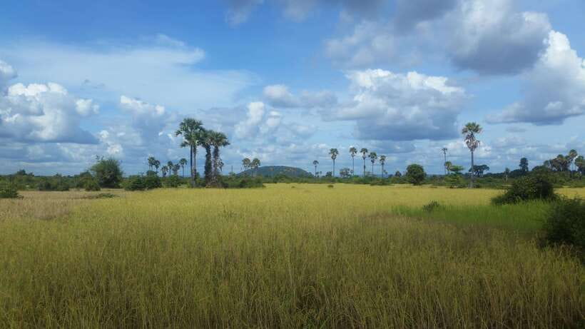 Siem Reap: 3-Hour Ancient Trails Motorbike Tour - Traditional villages and small local stops