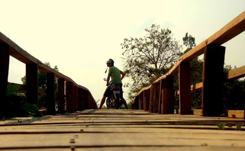 Siem Reap: 8-Hour Forgotten Treasures Motorbike Tour - A rustic Cambodian lunch in the countryside