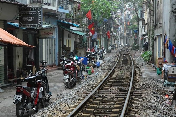 Small-group motorbike sightseeing and food tour in Hanoi - Returning to the Old Quarter for street food