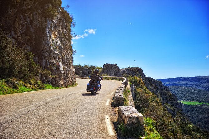 Stroll on a Harley Davidson, Full day passenger duet with your guide - The Napoleon Road and the pleasure of the ride