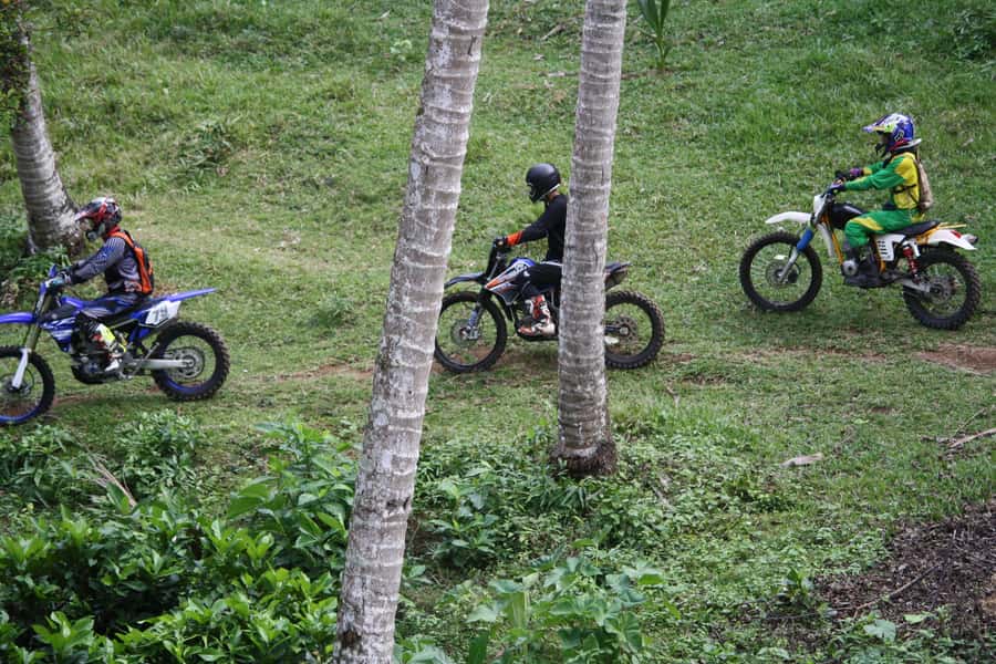 Tabanan: Jungle Trail Enduro Motorcross Adventure - A leader, a sweeper, and a small group