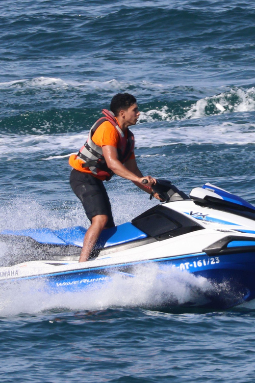 Valencia: Excursión en Moto de Agua + Paddle Surf - Who Will Enjoy This Most?