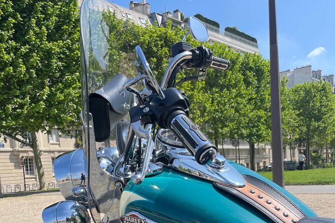 Vintage Motorcycle Rental in Paris - The practical limits of the rider requirements